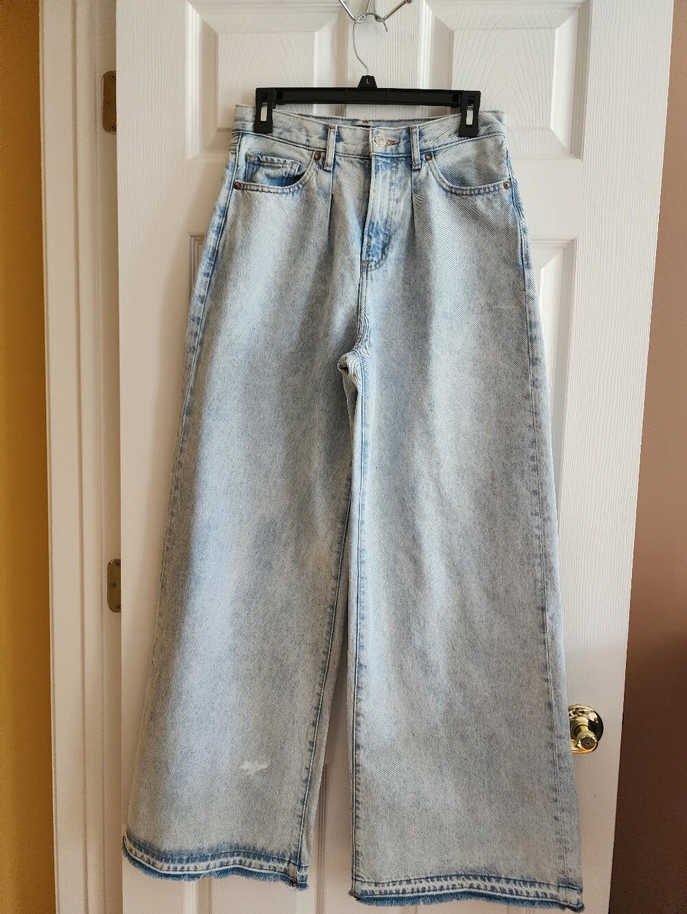 Express Light Wash Wide-Leg Jeans